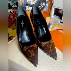 Louis Vuitton Pumps